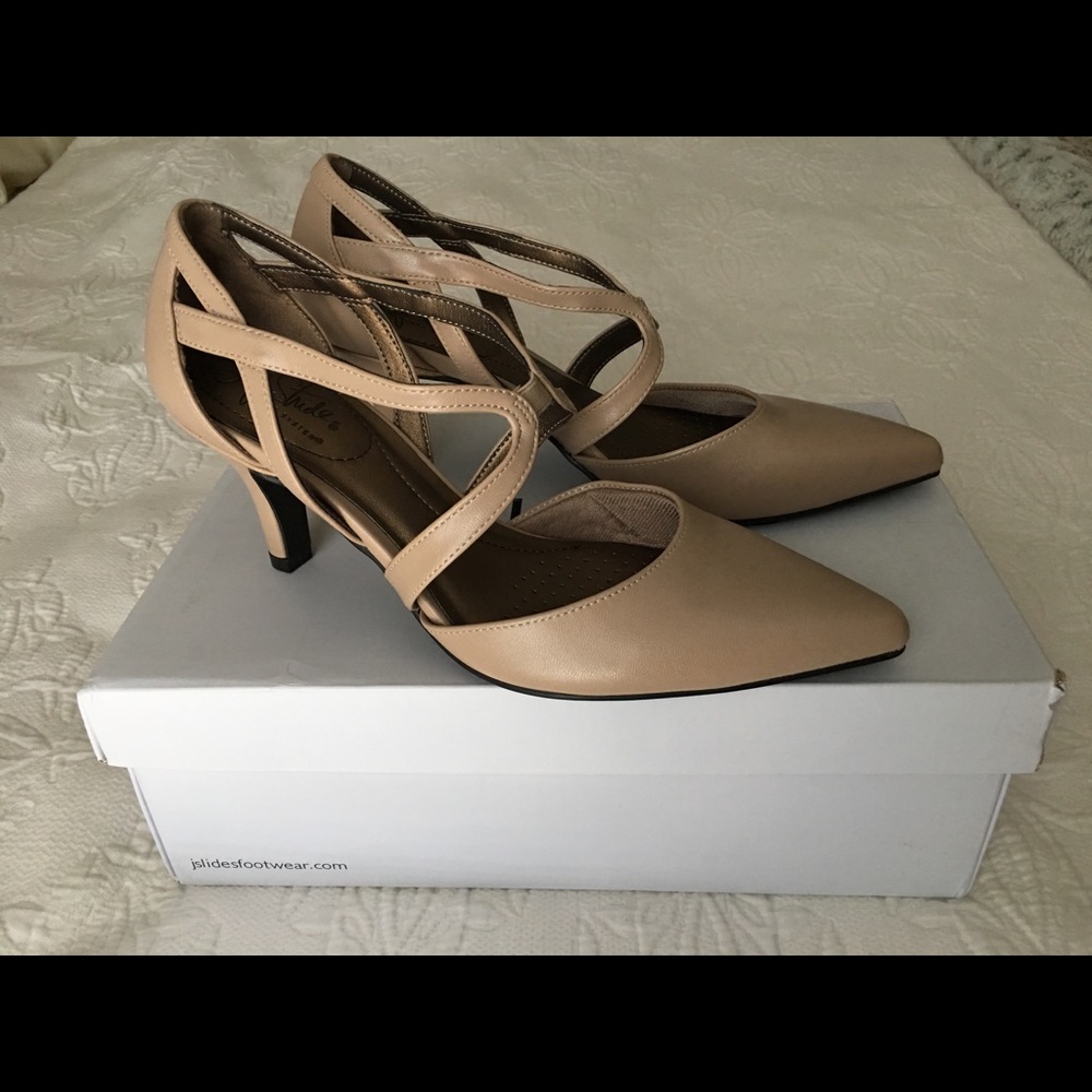 Brand new taupe heels